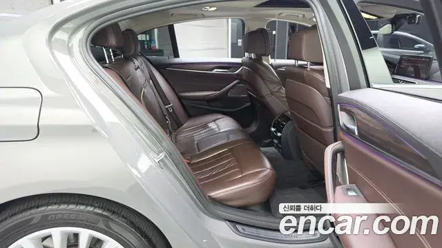 BMW 5 Series 2021 — Photo 12/20