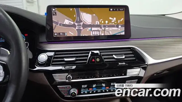 BMW 5 Series 2021 — Photo 14/20