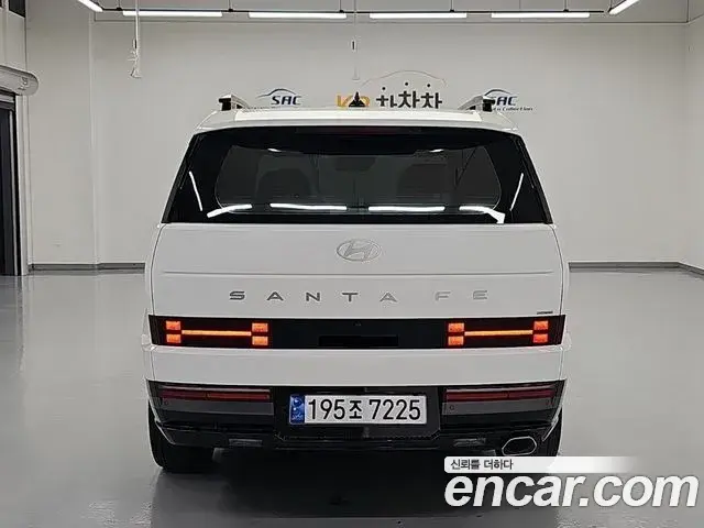 Hyundai Santa Fe 2023 — Photo 2/20