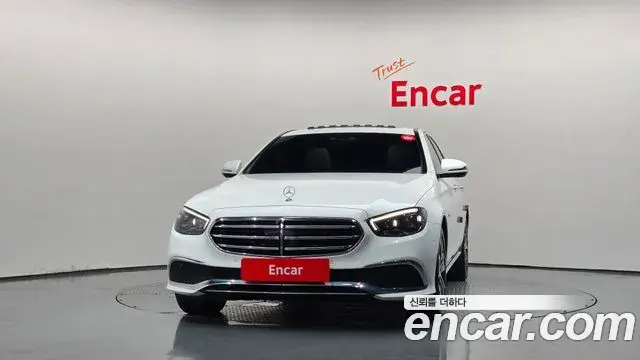 Mercedes-Benz E-Class 2021 — Photo 3/20