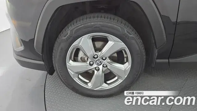 Toyota RAV4 2020 — Photo 5/20