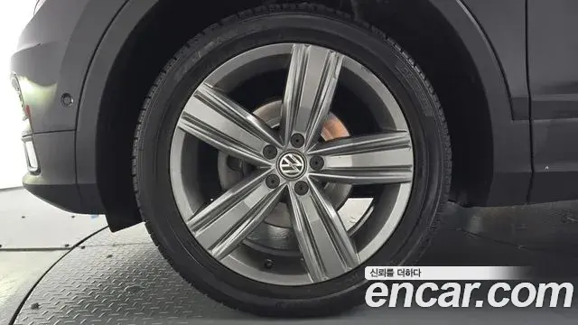 Volkswagen Tiguan 2018 — Photo 5/20