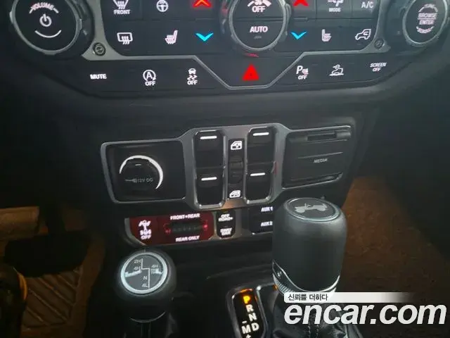 Jeep Wrangler 2025 — Photo 9/19