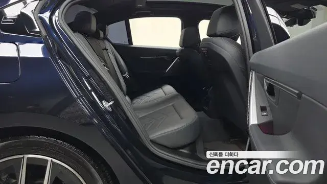 BMW 5 Series 2023 — Photo 11/20