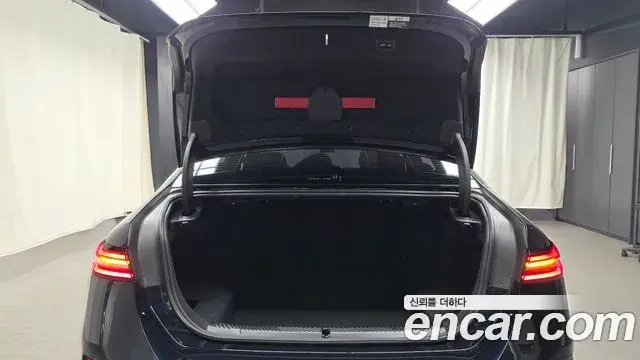 BMW 5 Series 2023 — Photo 18/20