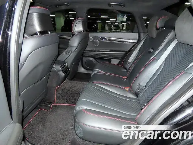 Genesis Electrified G80 2023 — Photo 6/20