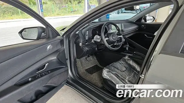 Hyundai The New Avante Hybrid 2021 — Photo 2/20