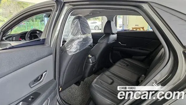 Hyundai The New Avante Hybrid 2021 — Photo 18/20
