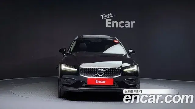 Volvo V60 Cross Country 2019 — Фото 3/20