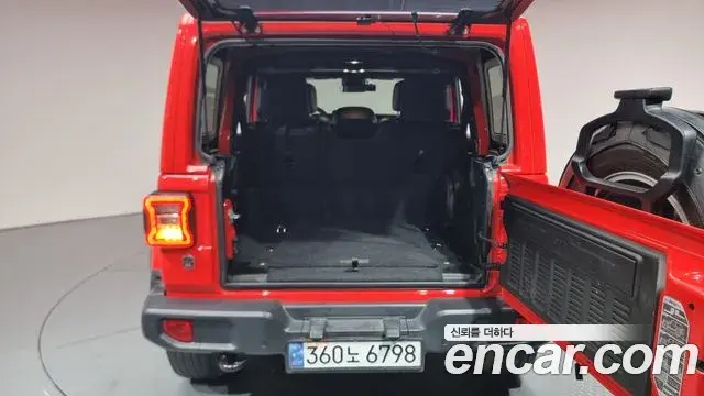 Jeep Wrangler 2019 — Şəkil 18/20