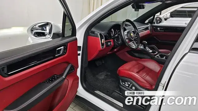 Porsche Cayenne 2021 — Photo 4/20