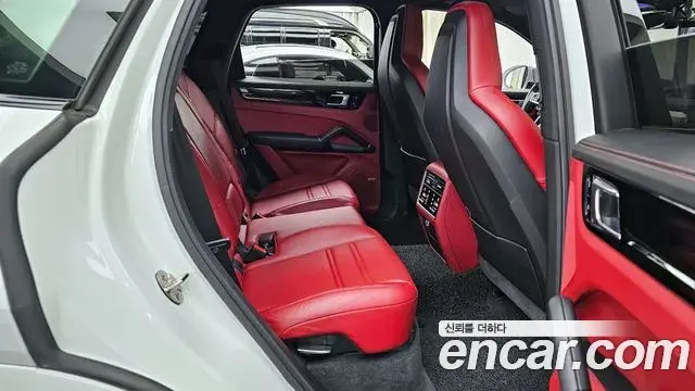 Porsche Cayenne 2021 — Photo 13/20