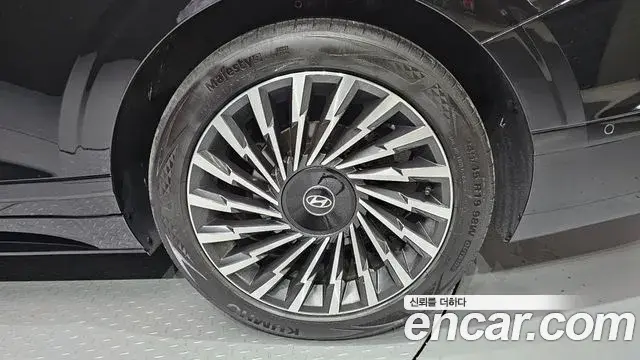 Hyundai Grandeur Hybrid 2023 — ფოტო 5/20