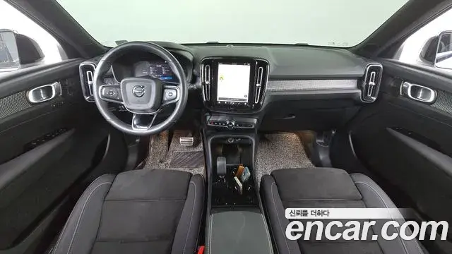 Volvo XC40 Recharge 2022 — ფოტო 16/20