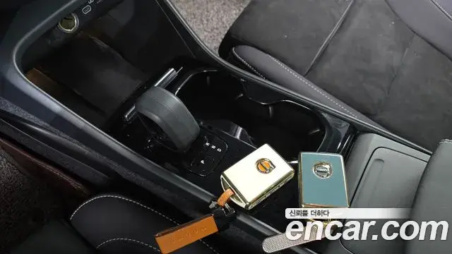 Volvo XC40 Recharge 2022 — ფოტო 4/20