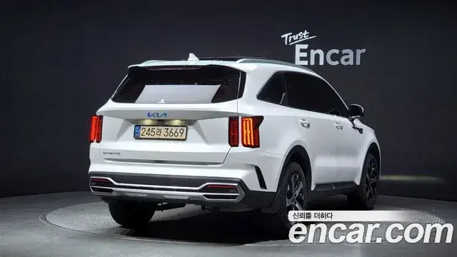 Kia Sorento 2023 — Photo 16/20