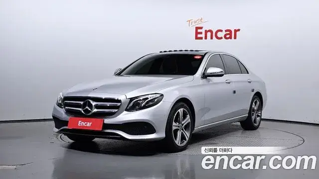 Mercedes-Benz E-Class 2019 — Photo 11/20