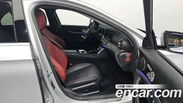 Mercedes-Benz E-Class 2019 — Photo 6/20