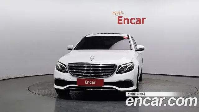 Mercedes-Benz E-Class 2018 — ფოტო 9/20