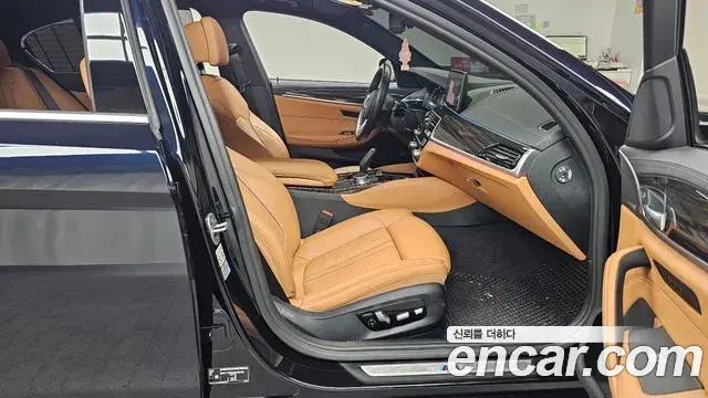 BMW 5 Series 2022 — ფოტო 14/20