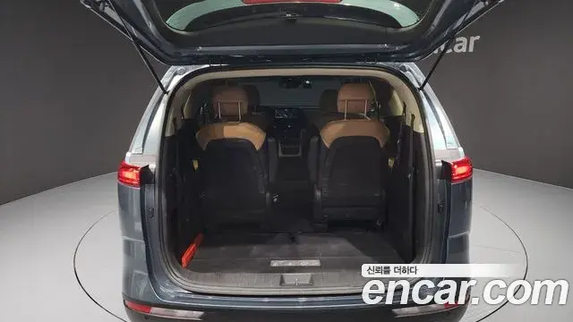 Kia Carnival 2021 — ფოტო 10/20