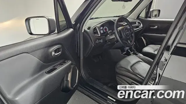 Jeep Renegade 2021 — Фото 11/20