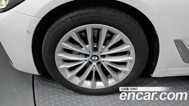 BMW 5 Series 2022 — Şəkil 11/20