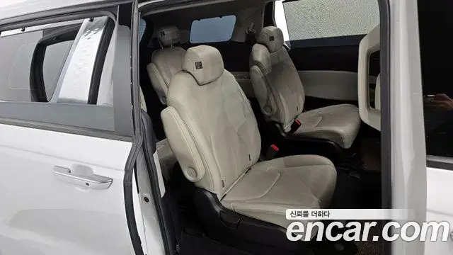 Kia Carnival 2020 — Фото 12/20