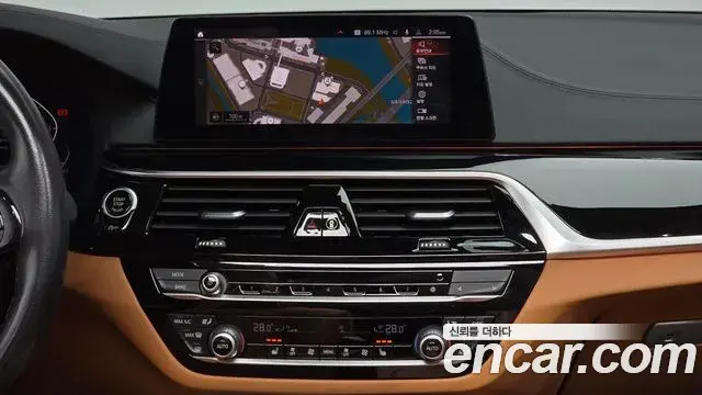 BMW 5 Series 2020 — Şəkil 14/20