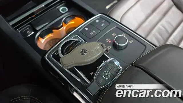 Mercedes-Benz GLE-Class 2019 — Photo 9/20