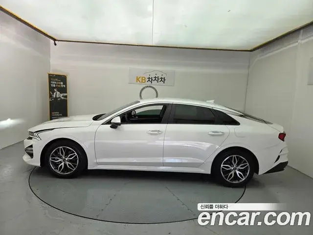 Kia K5 2020 — ფოტო 16/18
