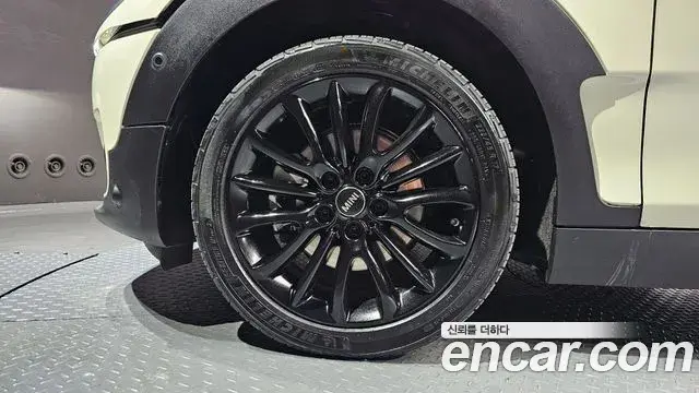 Mini Cooper Clubman 2021 — Photo 4/20