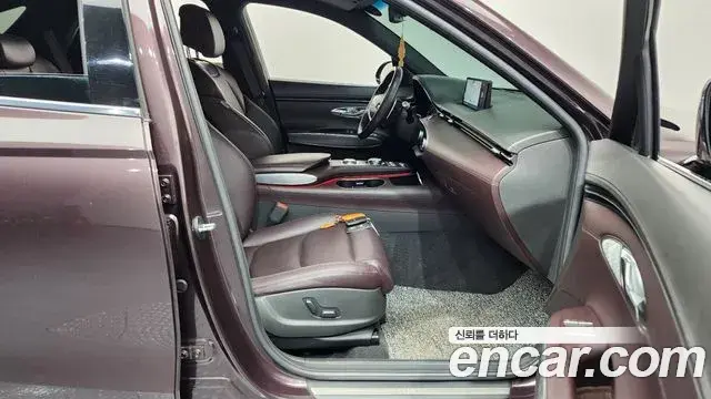 Genesis GV70 2021 — ფოტო 14/20