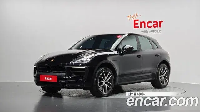 Porsche Macan 2023 — ფოტო 8/20