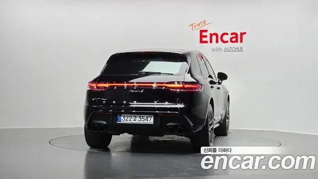 Porsche Macan 2023 — ფოტო 18/20