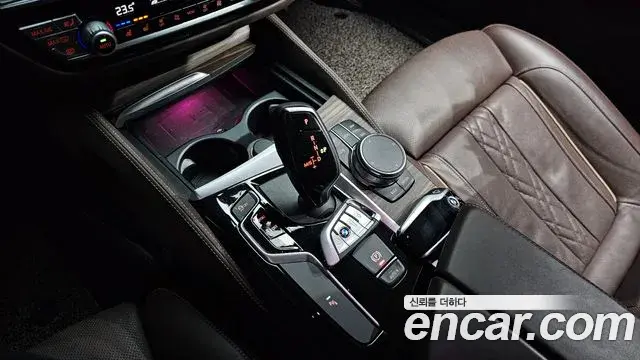 BMW 5 Series 2019 — Şəkil 17/20