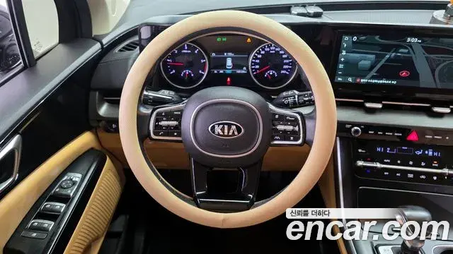 Kia Carnival 2021 — ფოტო 13/20