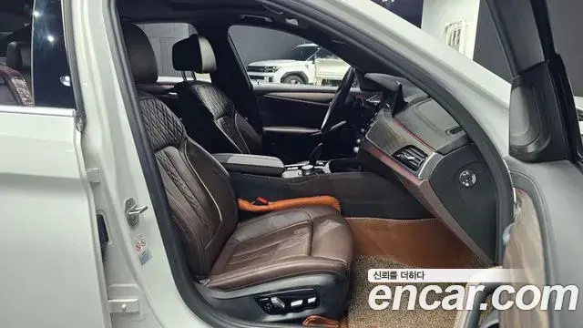 BMW 5 Series 2020 — ფოტო 20/20