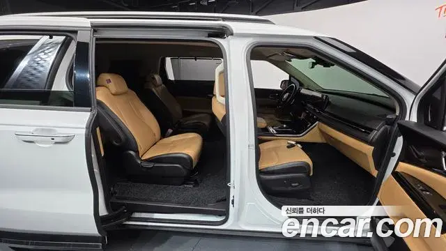 Kia Carnival 2021 — Фото 19/20