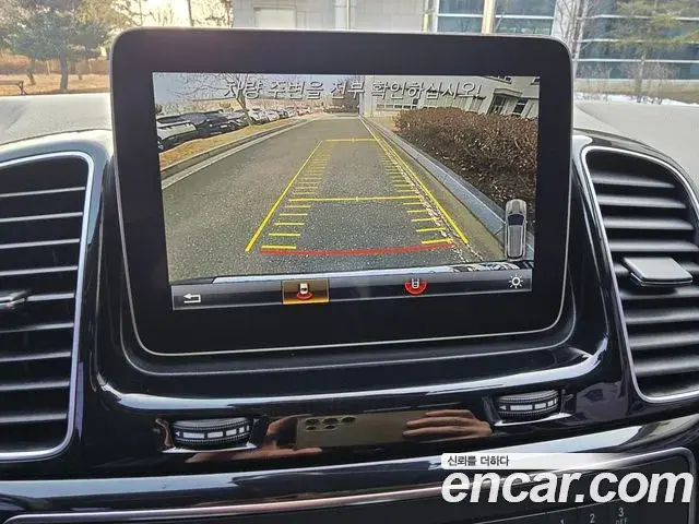 Mercedes-Benz GLE-Class 2018 — Photo 15/20