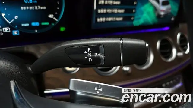 Mercedes-Benz E-Class 2023 — ფოტო 15/20