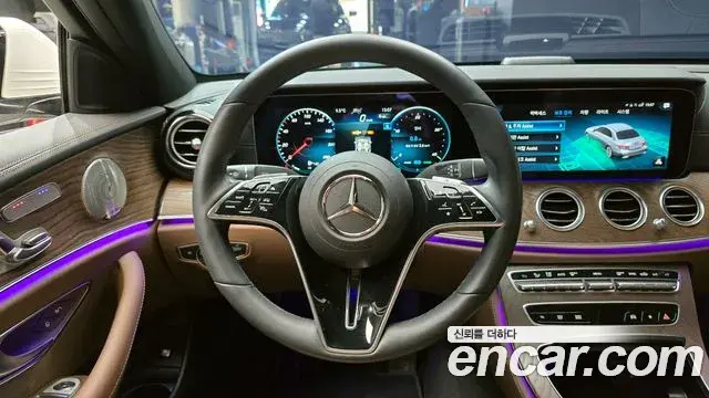 Mercedes-Benz E-Class 2023 — ფოტო 16/20
