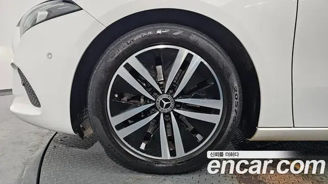 Mercedes-Benz A-Class 2021 — Şəkil 15/20