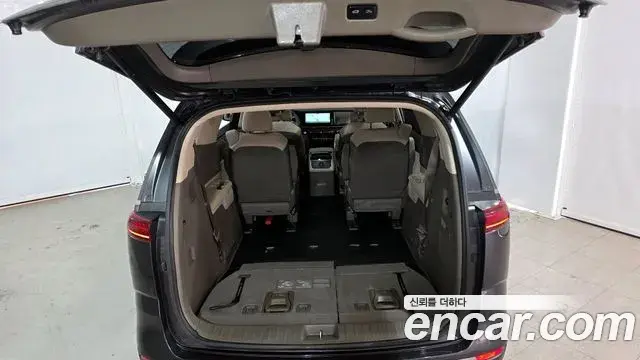 Kia Carnival 2023 — Фото 20/20
