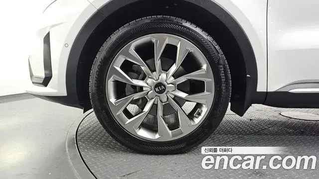 Kia Sorento 2020 — Фото 5/20