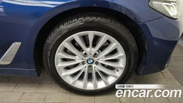 BMW 5 Series 2021 — ფოტო 20/20