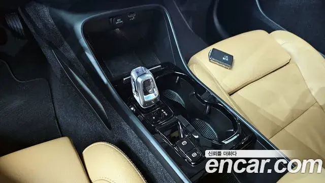 Volvo XC40 2021 — ფოტო 3/20