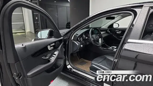 Mercedes-Benz C-Class 2019 — ფოტო 7/20