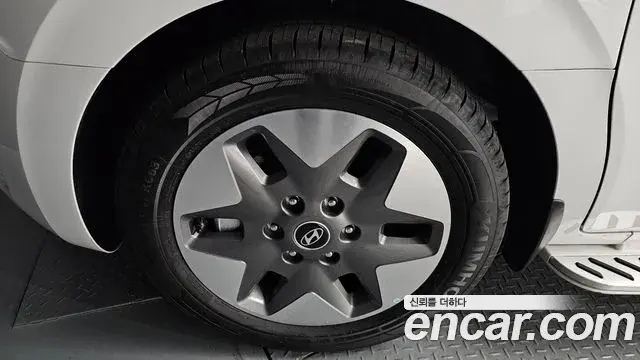 Hyundai Staria 2025 — Photo 5/20