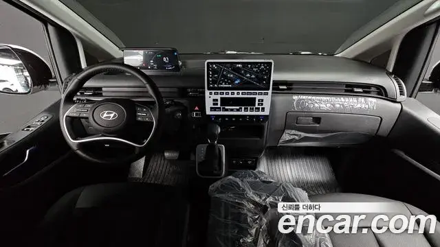 Hyundai Staria 2025 — Photo 7/20